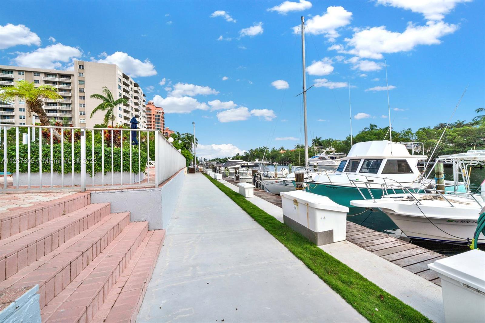 100 EDGEWATER Dr # 303