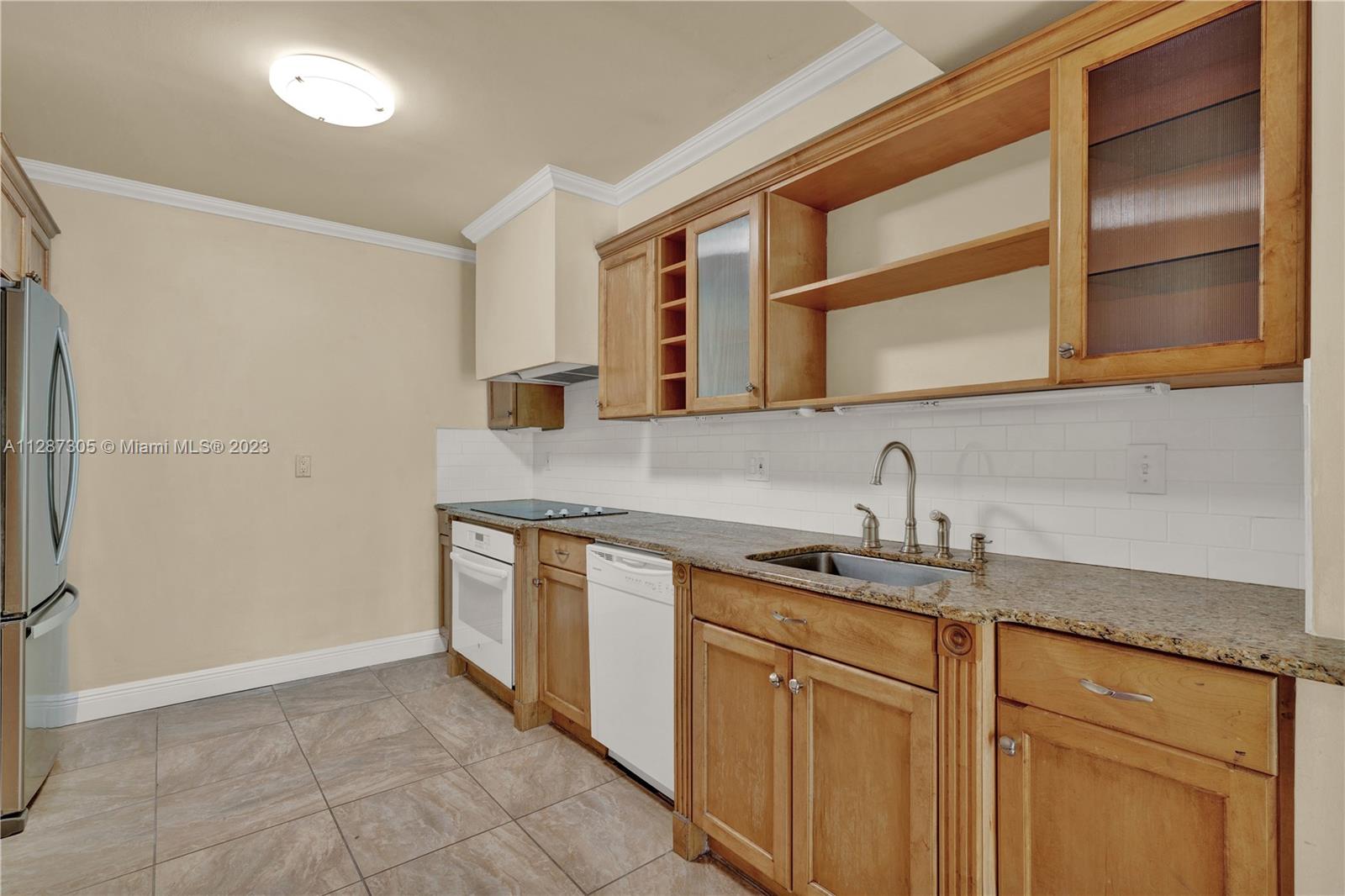 100 EDGEWATER Dr # 303