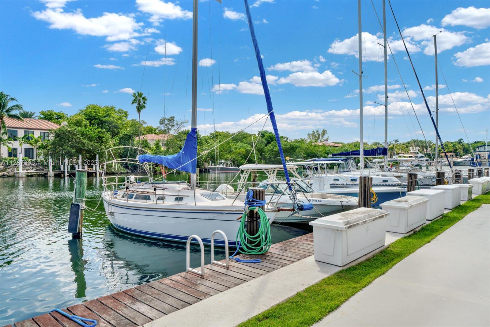 100 EDGEWATER Dr # 303