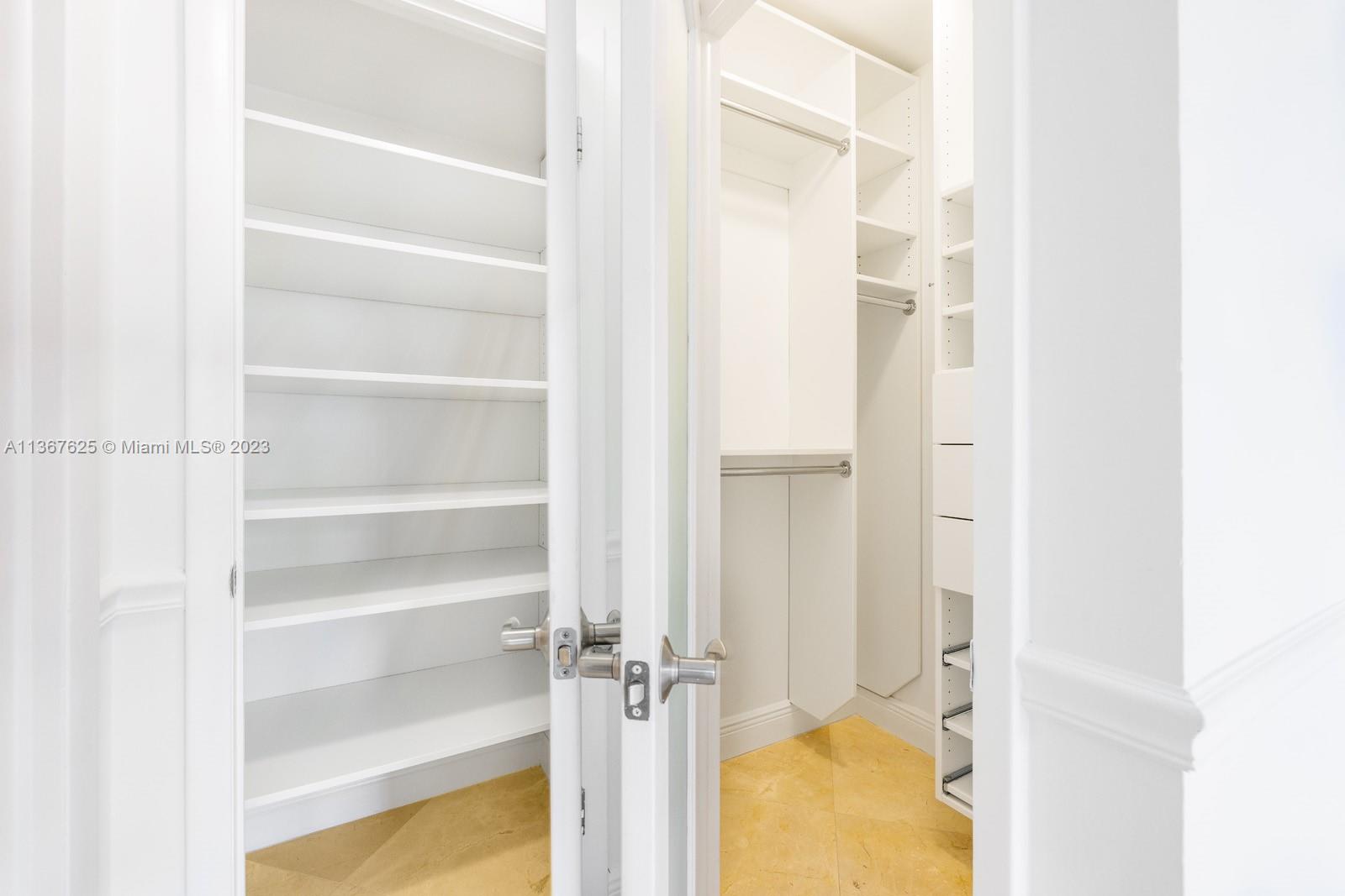 1121 Crandon Blvd # D306