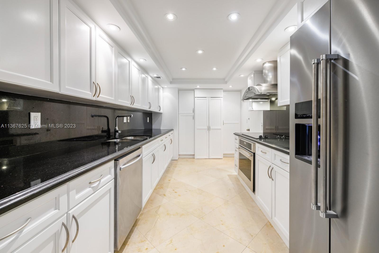 1121 Crandon Blvd # D306