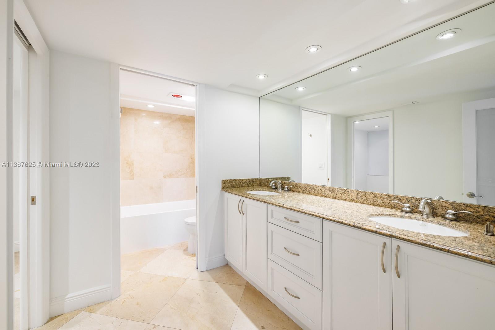 1121 Crandon Blvd # D306