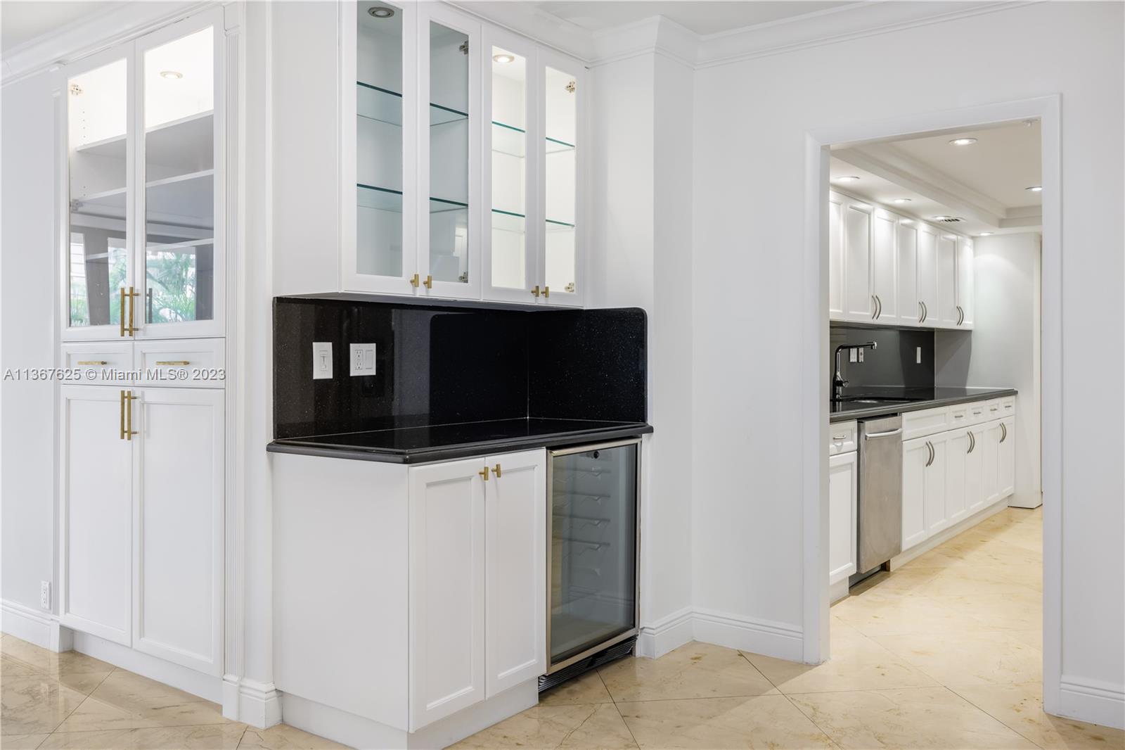 1121 Crandon Blvd # D306