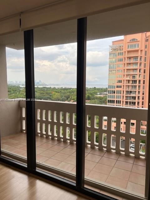 90 Edgewater Dr # 1210