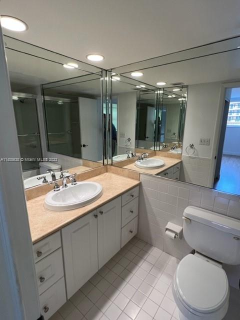 90 Edgewater Dr # 1210