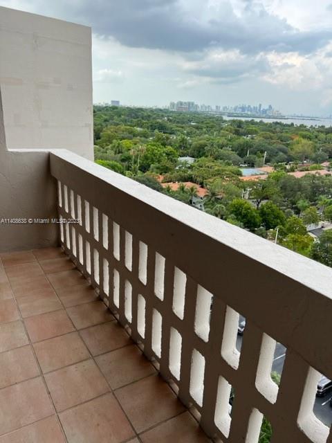 90 Edgewater Dr # 1210