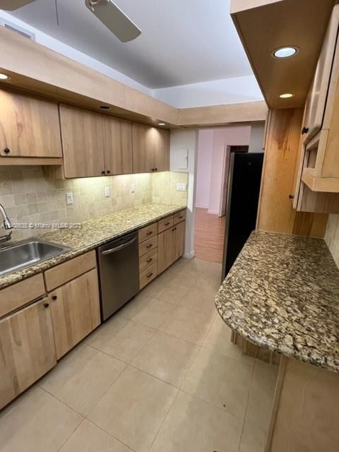 90 Edgewater Dr # 1210