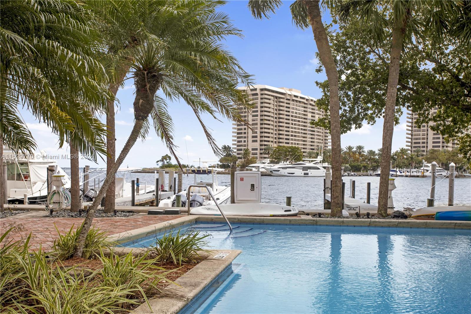 1700 S Bayshore Ln # 3A