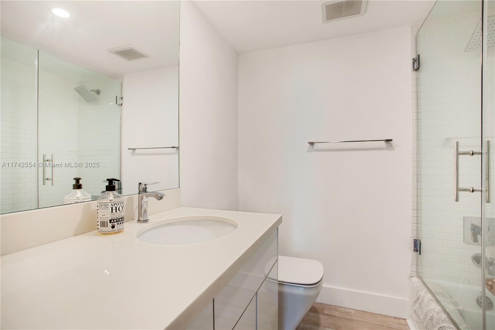 1700 S Bayshore Ln # 3A