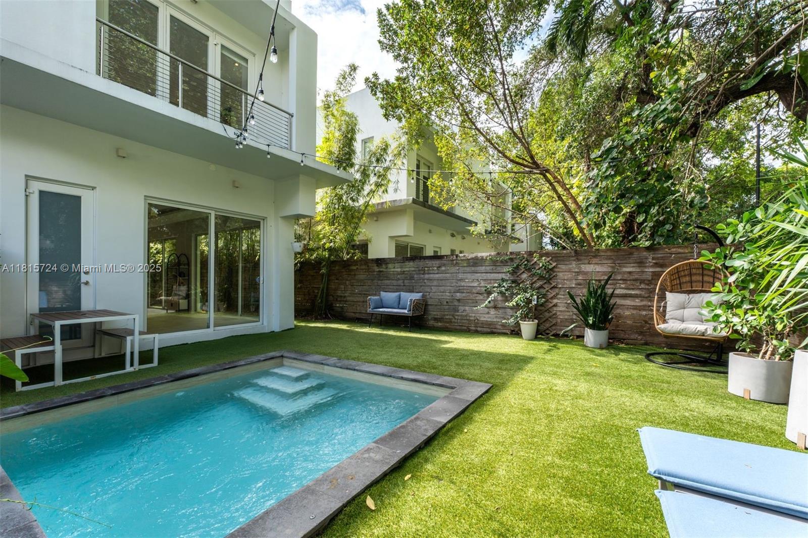 2908 Virginia St # 2908