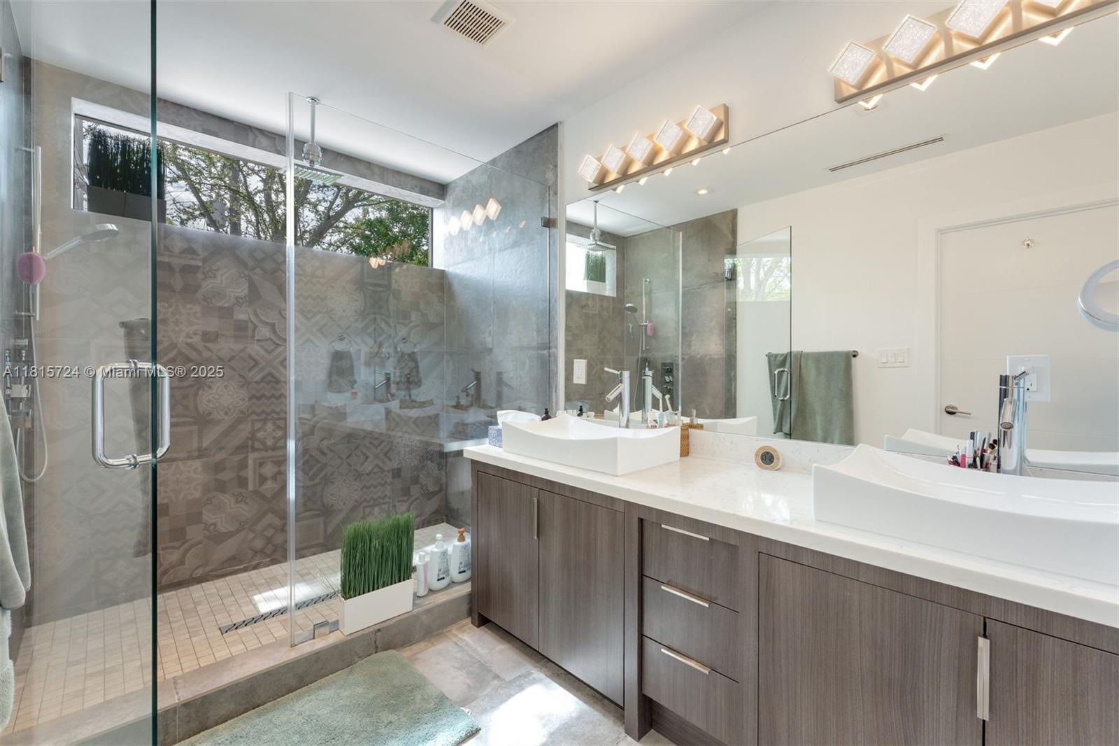 2908 Virginia St # 2908