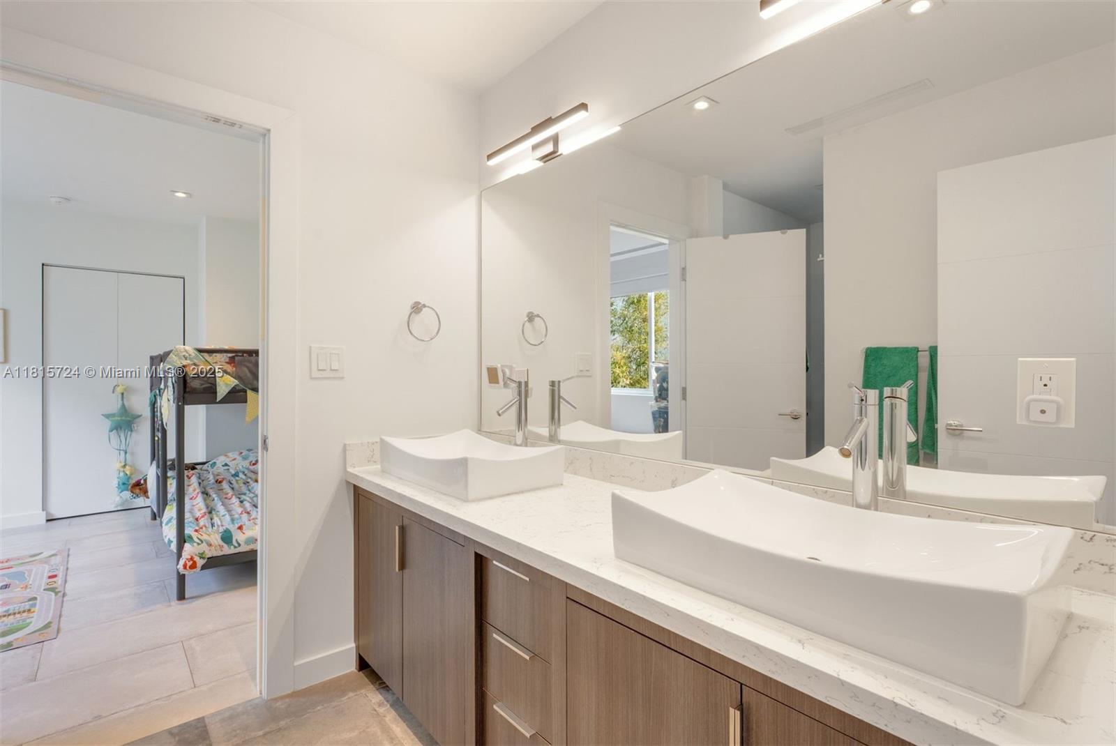 2908 Virginia St # 2908