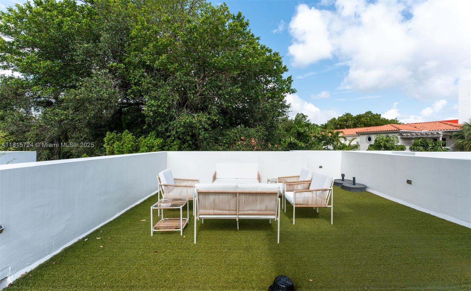 2908 Virginia St # 2908