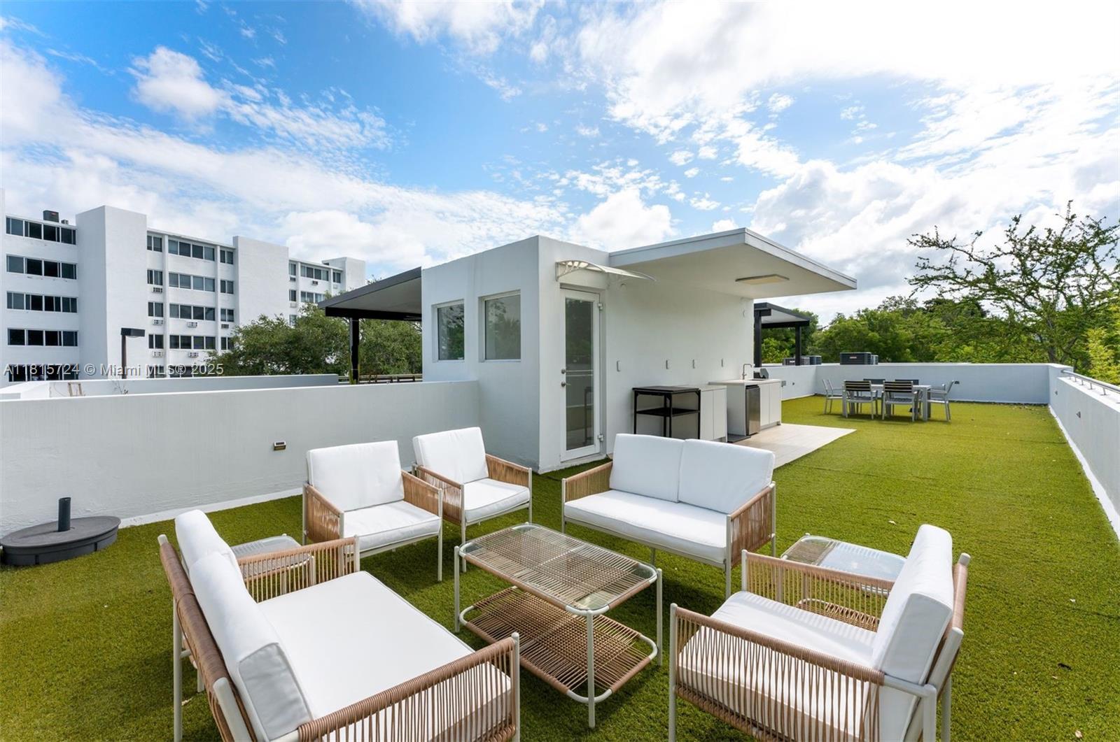 2908 Virginia St # 2908