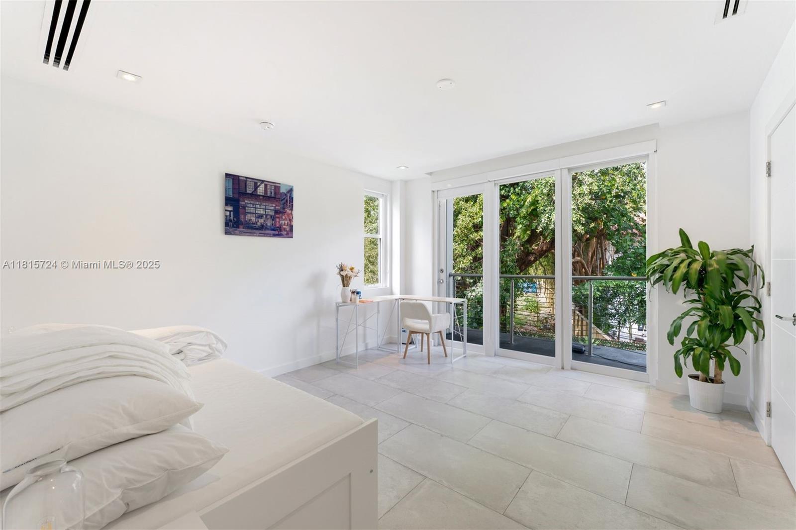 2908 Virginia St # 2908