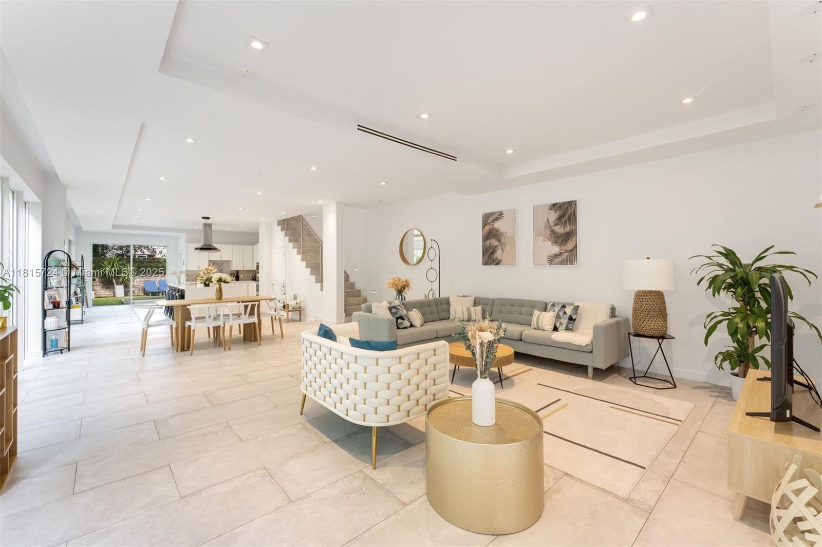 2908 Virginia St # 2908