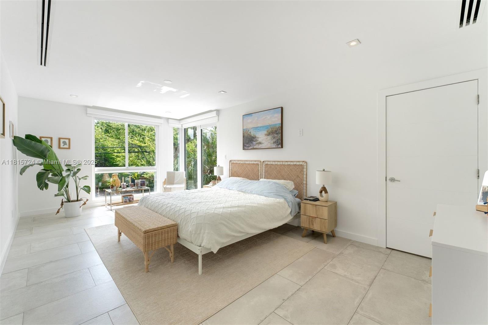 2908 Virginia St # 2908