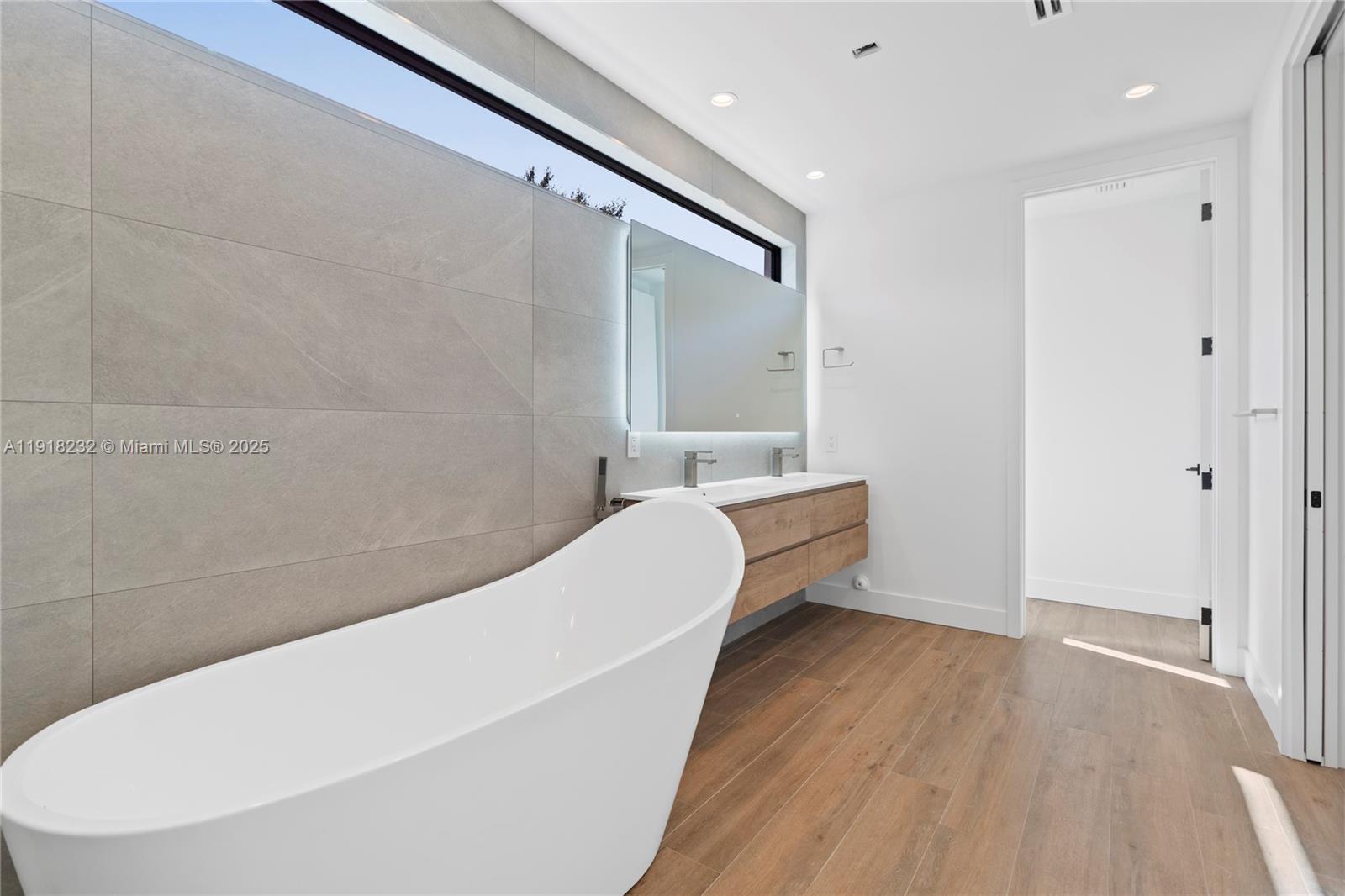 3026 Aviation Ave # 1