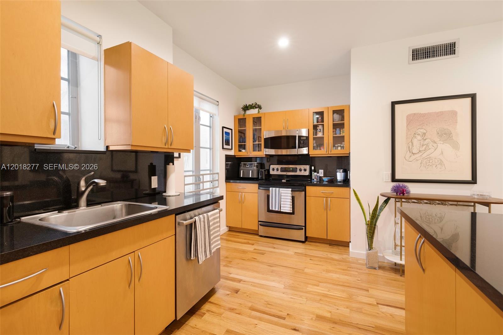 1551 Lenox Ave # 8