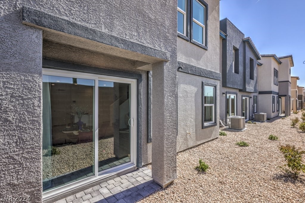 6049 Amaryllis Falls Street 37