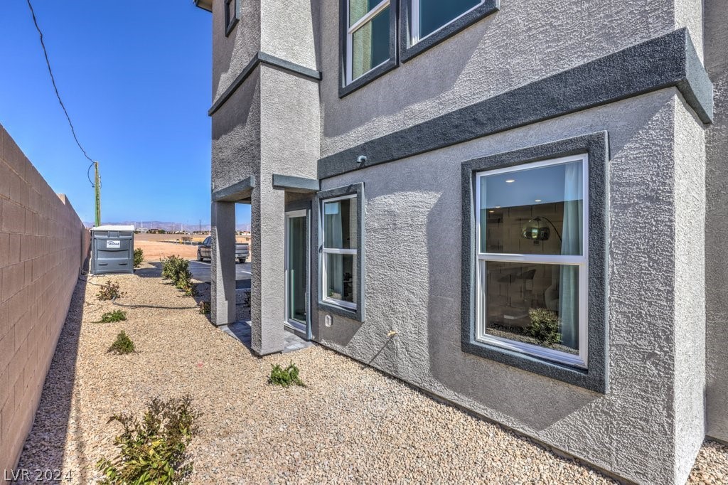 6049 Amaryllis Falls Street 37