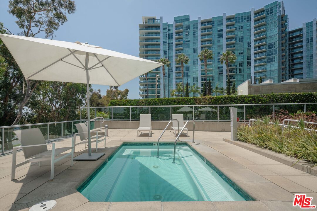 13600 Marina Pointe Dr Unit: 906