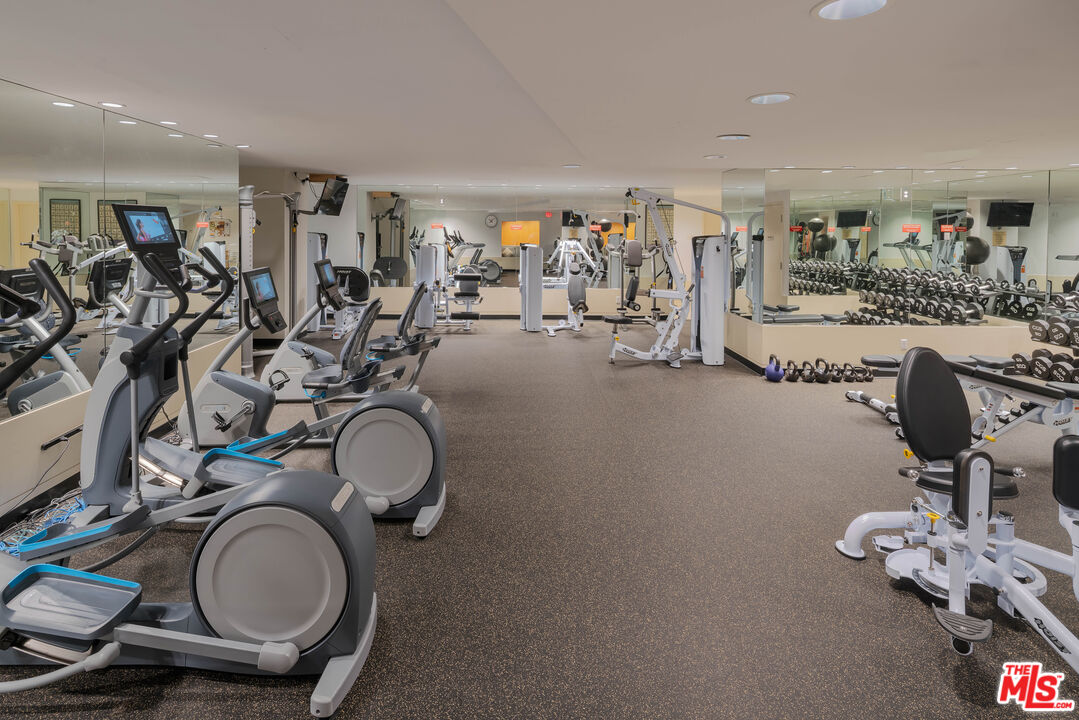 13600 Marina Pointe Dr Unit: 906