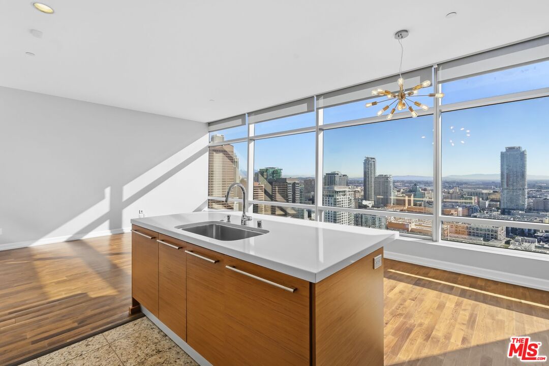 900 W Olympic Blvd Unit: 31C