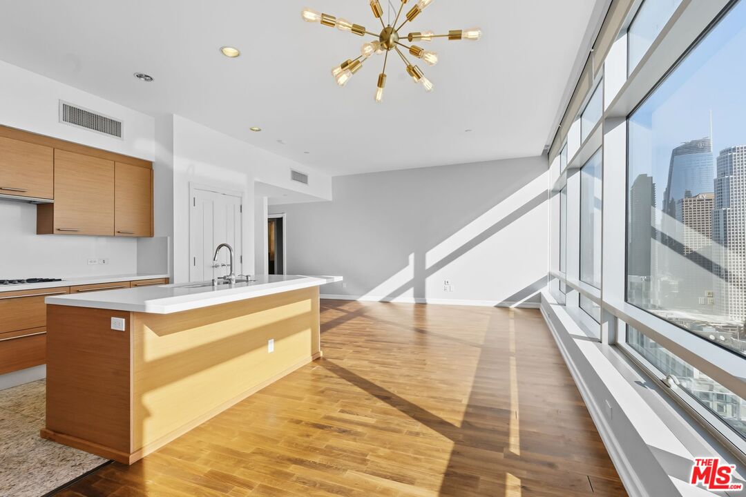 900 W Olympic Blvd Unit: 31C