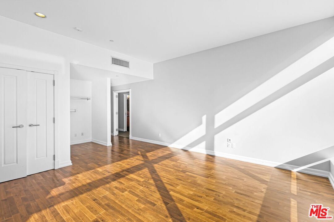 900 W Olympic Blvd Unit: 31C