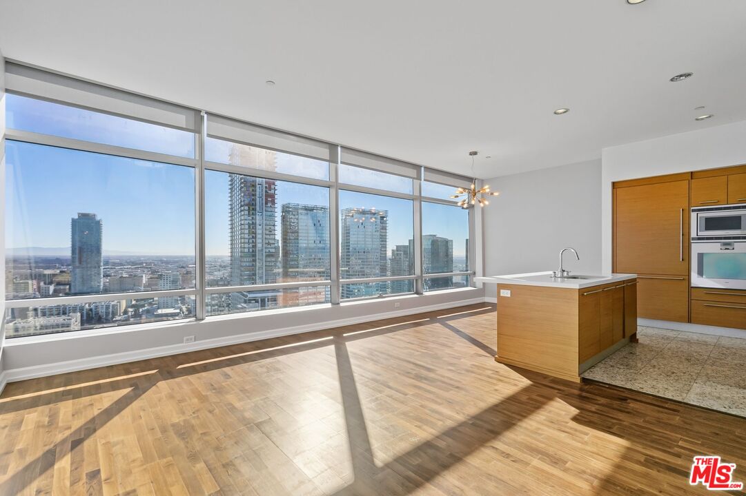 900 W Olympic Blvd Unit: 31C