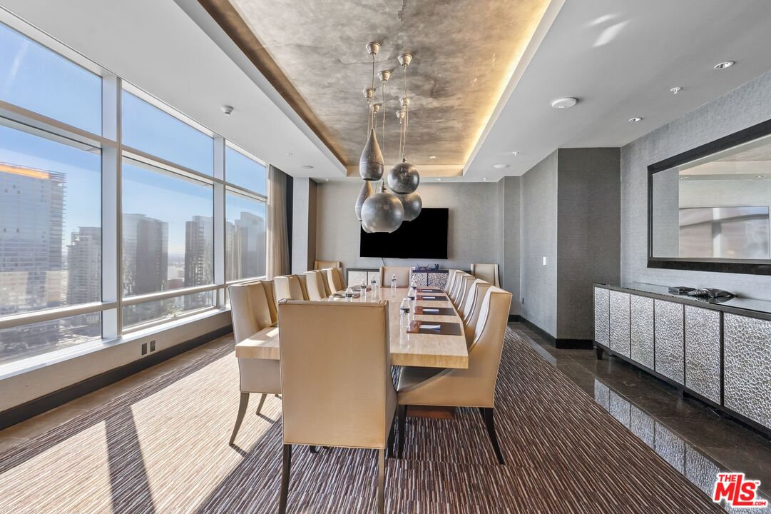 900 W Olympic Blvd Unit: 31C