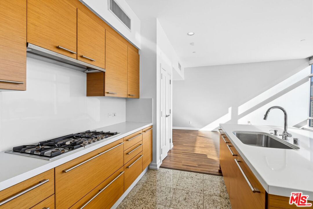 900 W Olympic Blvd Unit: 31C