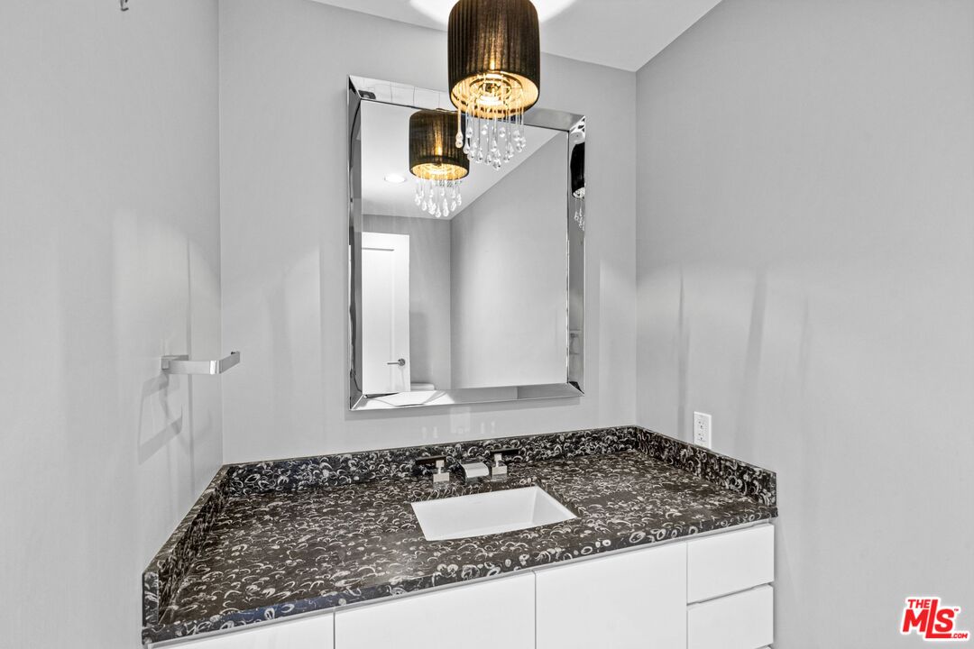 900 W Olympic Blvd Unit: 31C