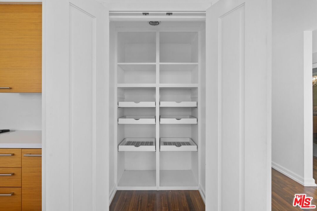 900 W Olympic Blvd Unit: 31C