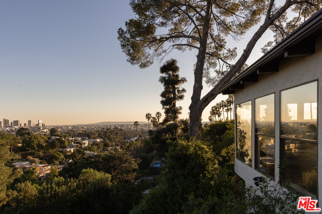 1818 Micheltorena St