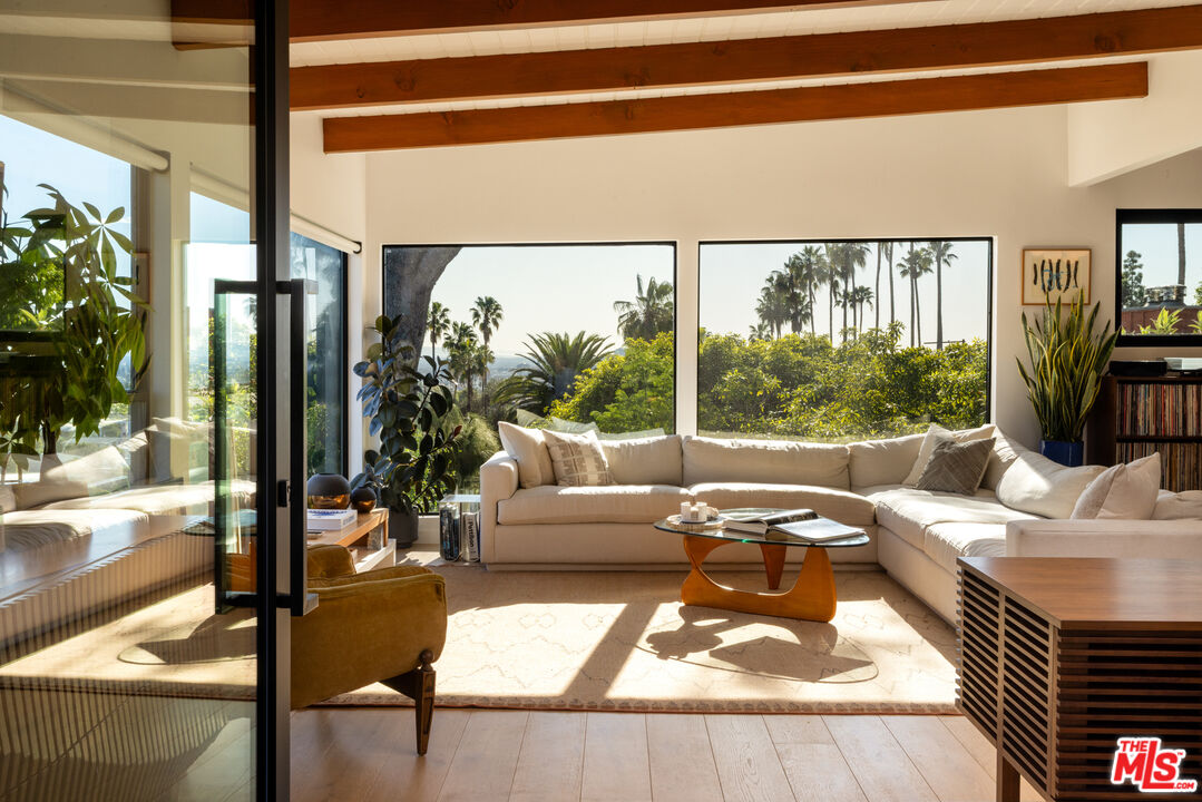 1818 Micheltorena St