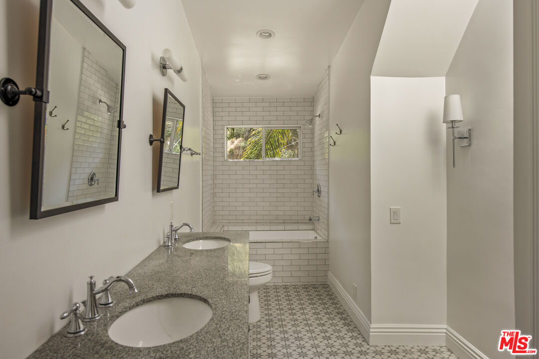 2180 Laurel Canyon Blvd