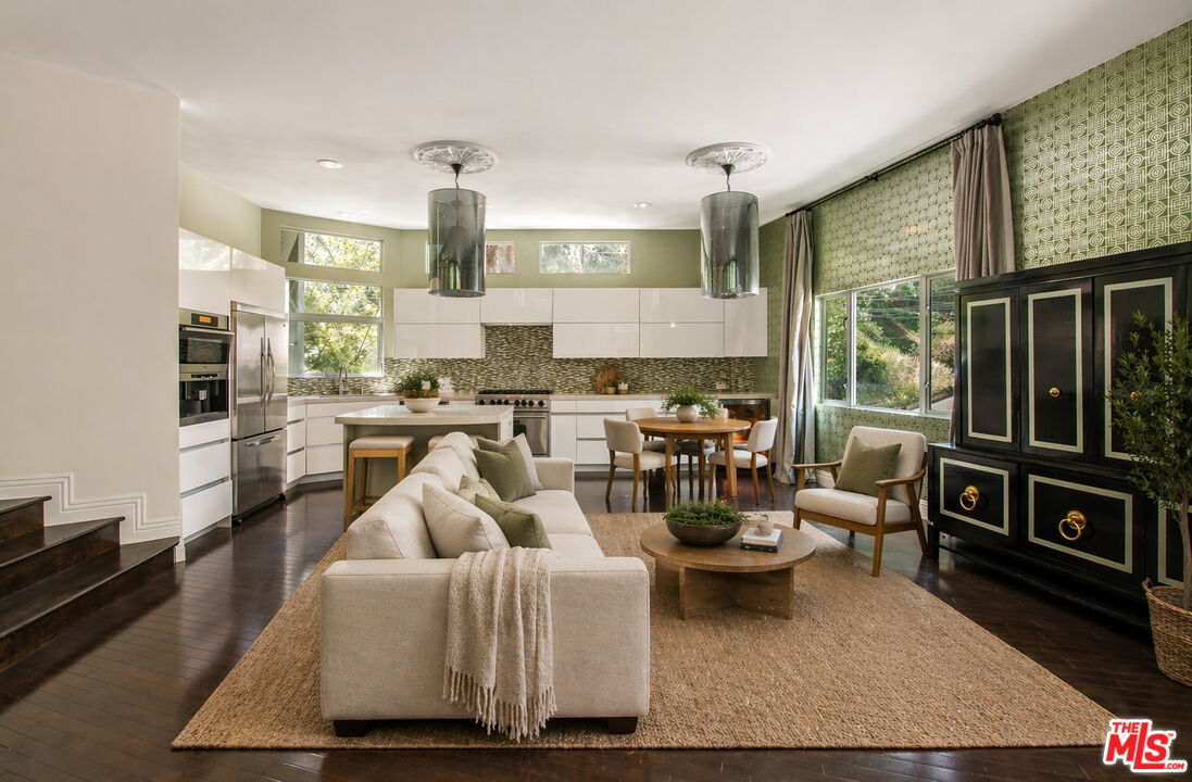 2180 Laurel Canyon Blvd