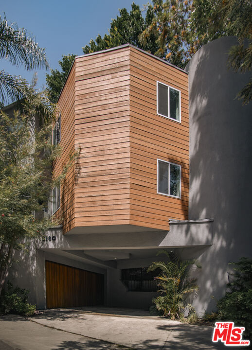 2180 Laurel Canyon Blvd