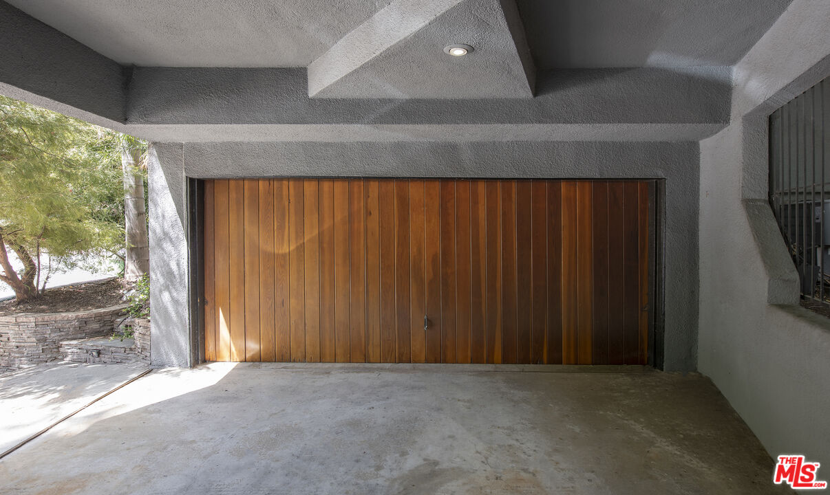 2180 Laurel Canyon Blvd