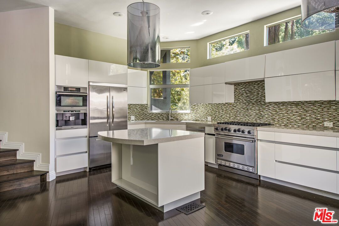 2180 Laurel Canyon Blvd