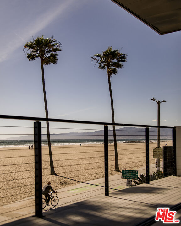 3011 Ocean Front Walk