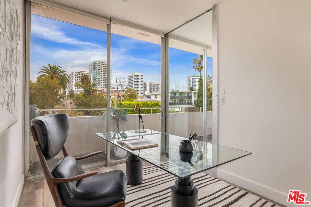 1333 S Beverly Glen Blvd Unit: 405