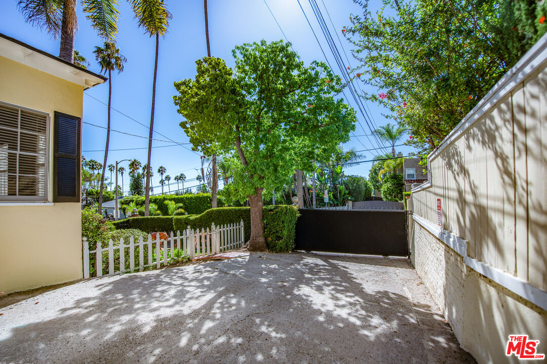1718 N Vista St