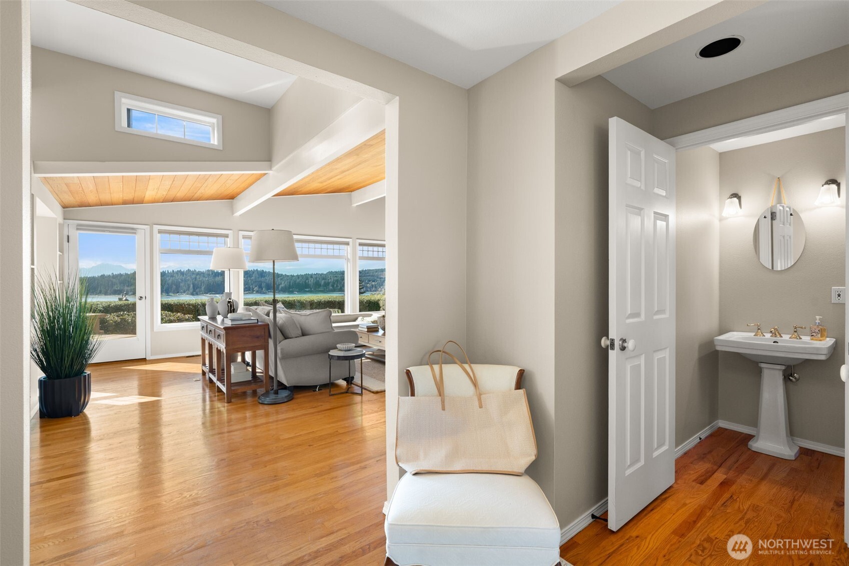 14735 Henderson Road NE