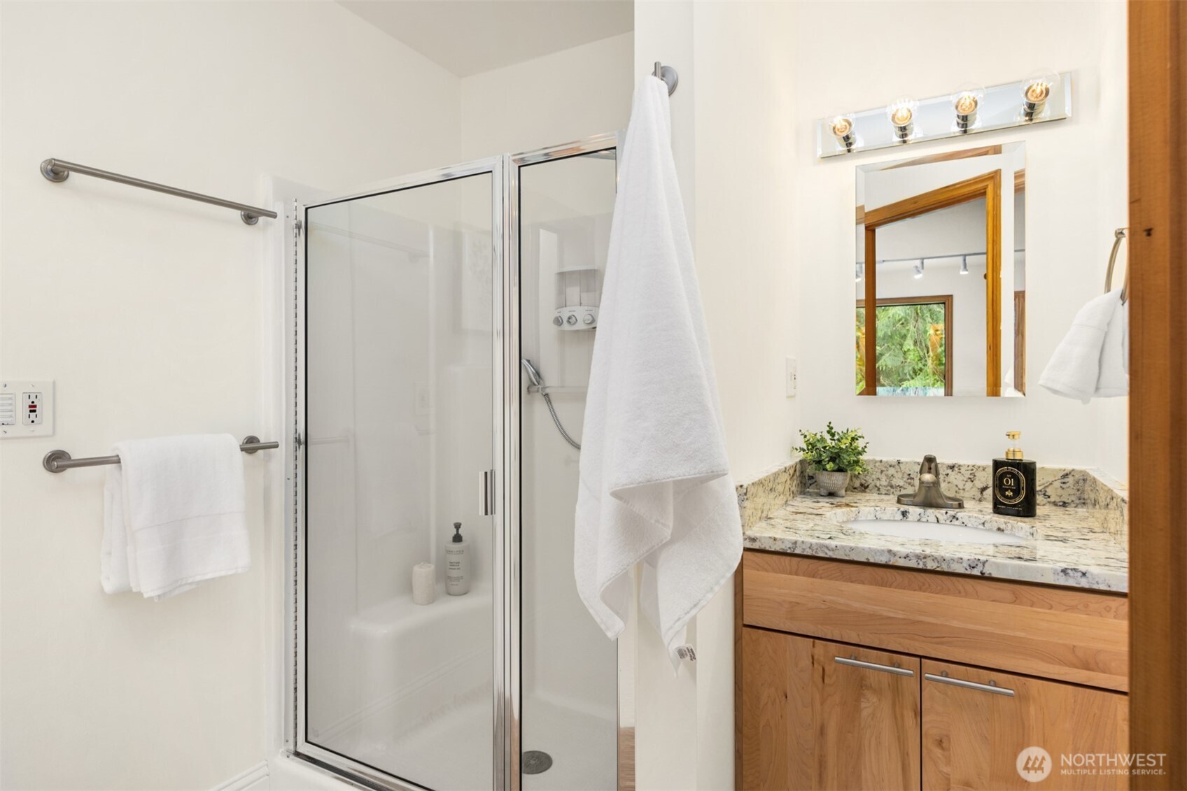 6729 NE Ralston Road