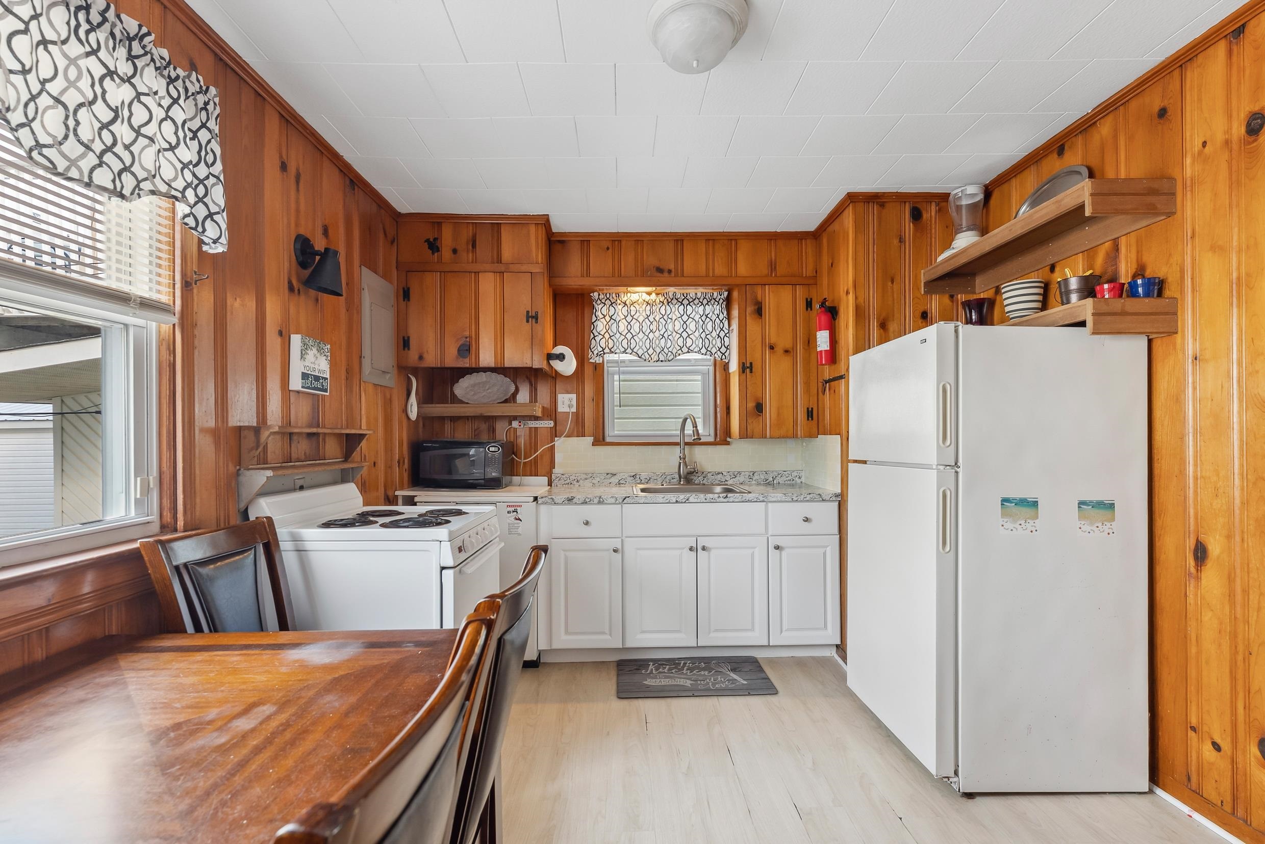 221 W 25th