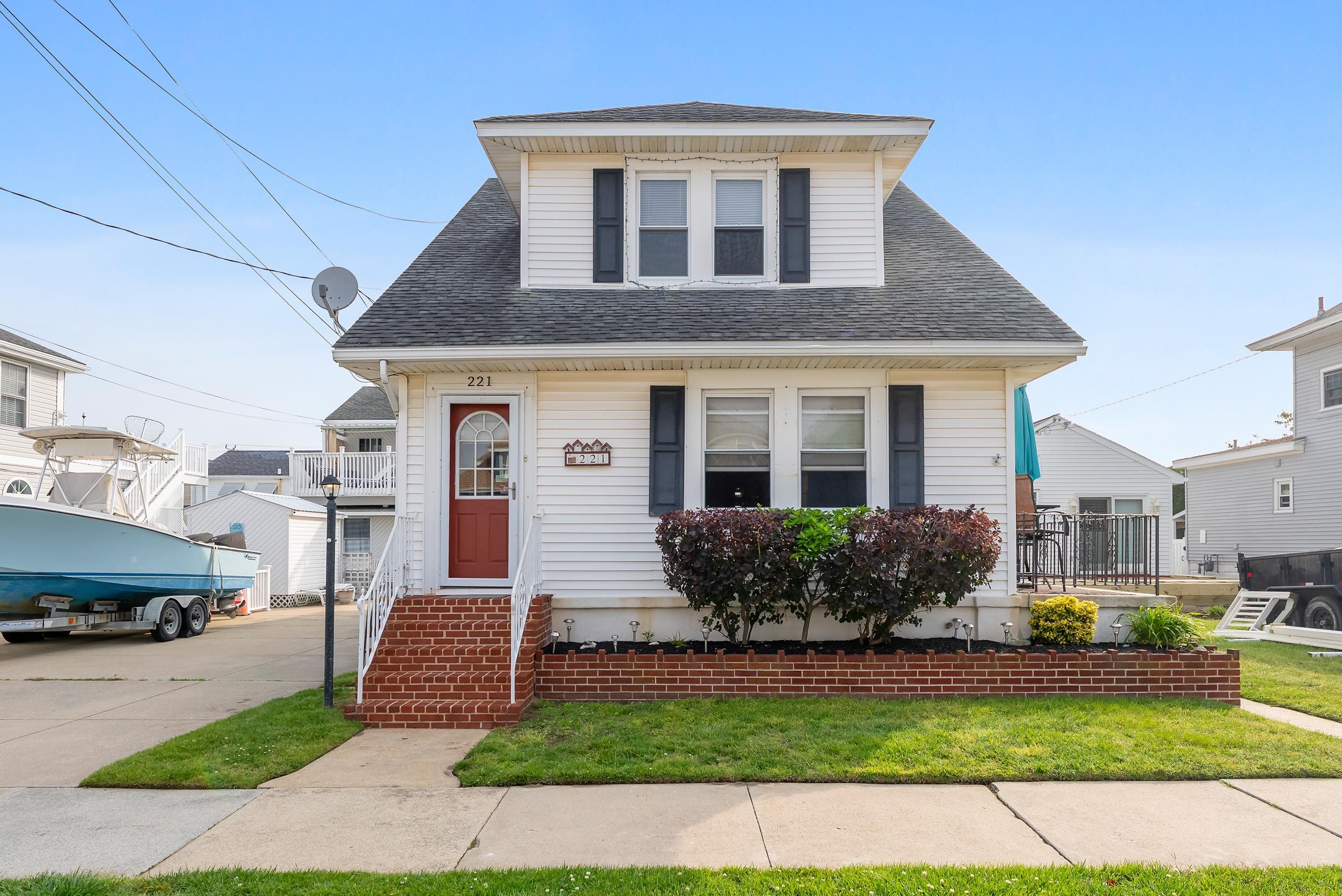 221 W 25th