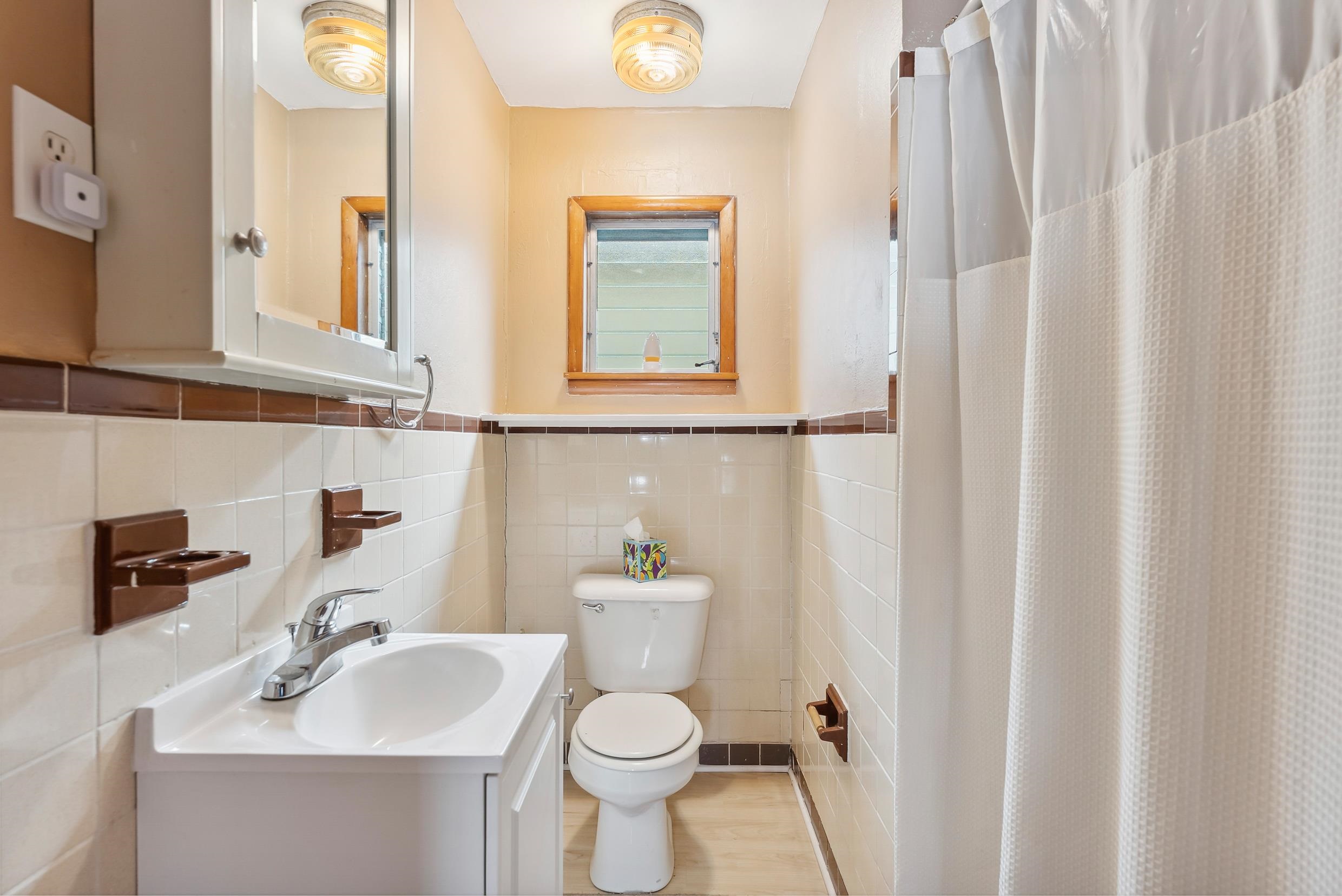 221 W 25th